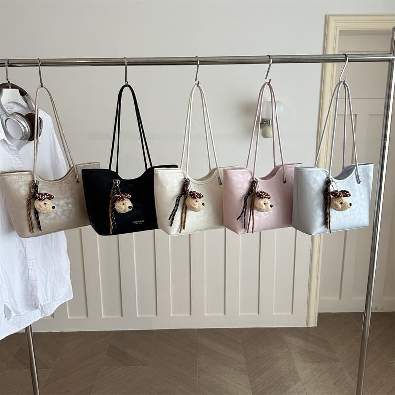 Portable commuting large bag for women 2026 new simple daily fashion tote bag large capacity shoulder bag trendy bag
