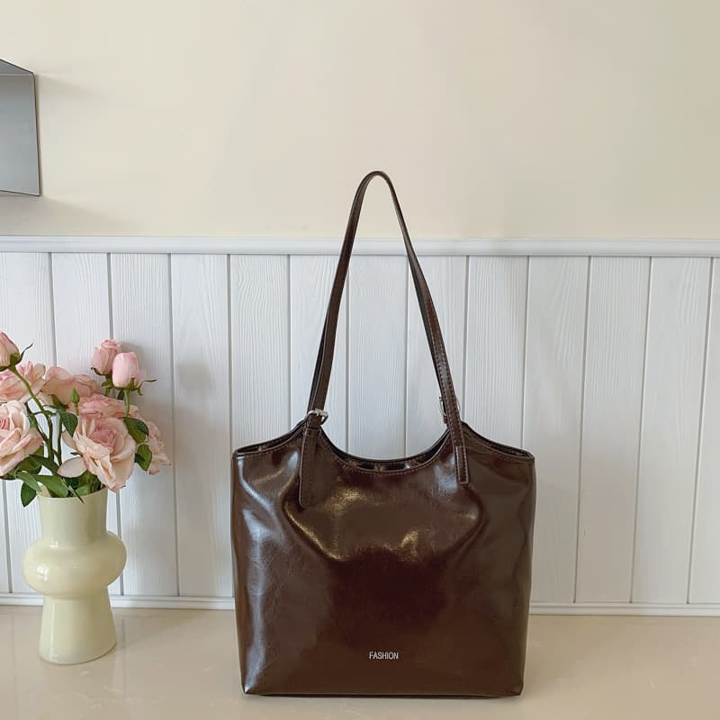 Solid Color Large Capacity Textured Retro Pendant 2025 Beautiful Casual Work Commuting Underarm Single Shoulder Tote Women's Bag