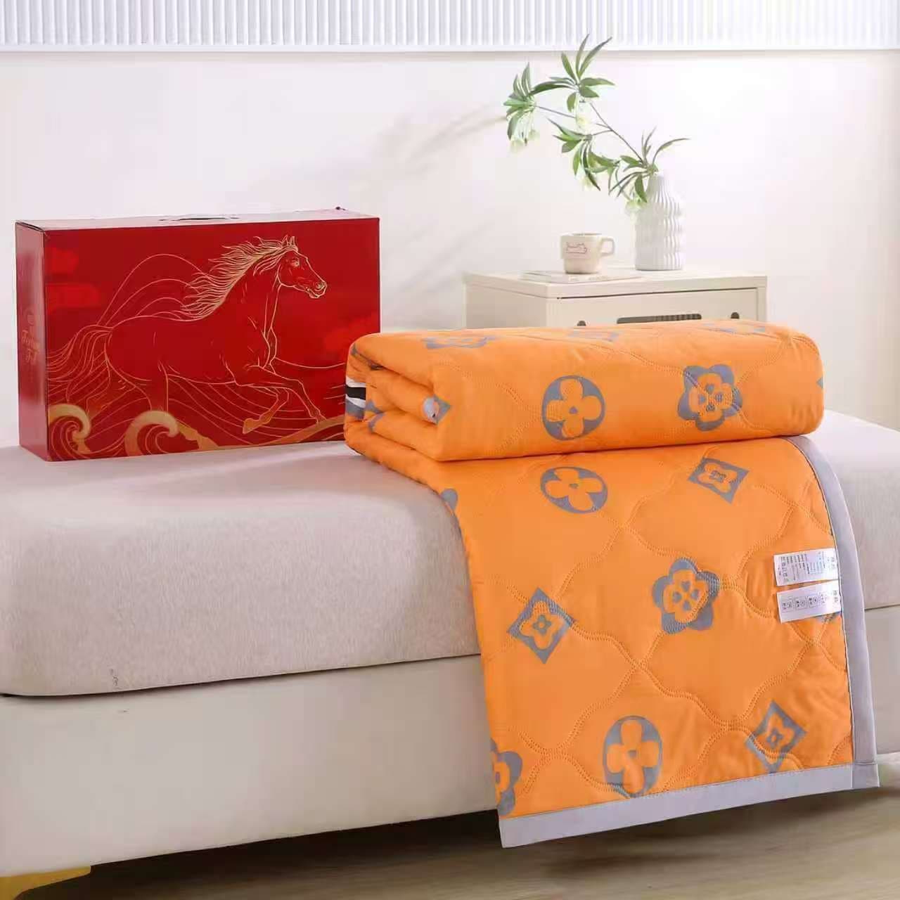 Factory Wholesale Summer Quilt Thin Blanket Opening Event Summer Cool Blanket Store Gift Air Conditioning Quilt Children's Quilt Wholesale