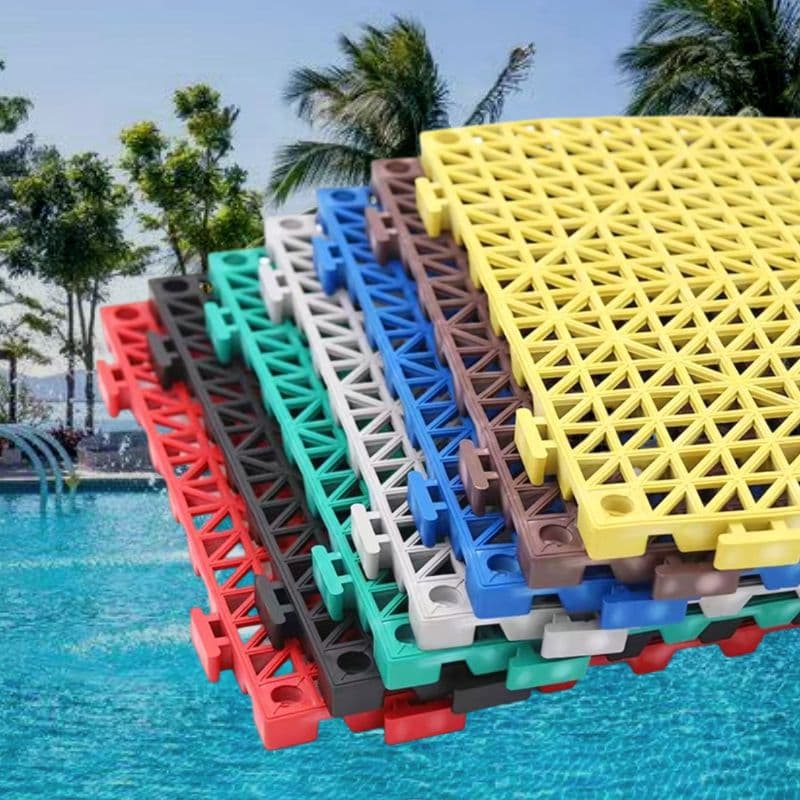Outdoor swimming pool interlocking perforated waterproof mat, engineering mat, thickened PVC anti-slip floor mat for kitchens, bathrooms, and toilets.