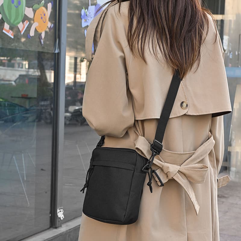 Men's Crossbody Bag 2026 New Style Casual Minimalist Women's Phone Handbag Small Ins Trendy Men's Backpack
