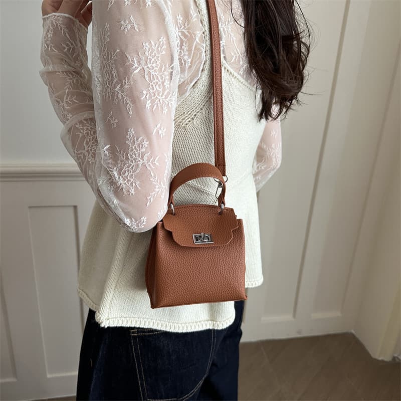 High-end handbag 2026 new women's bag niche commuting retro lychee pattern lock summer single shoulder crossbody bag