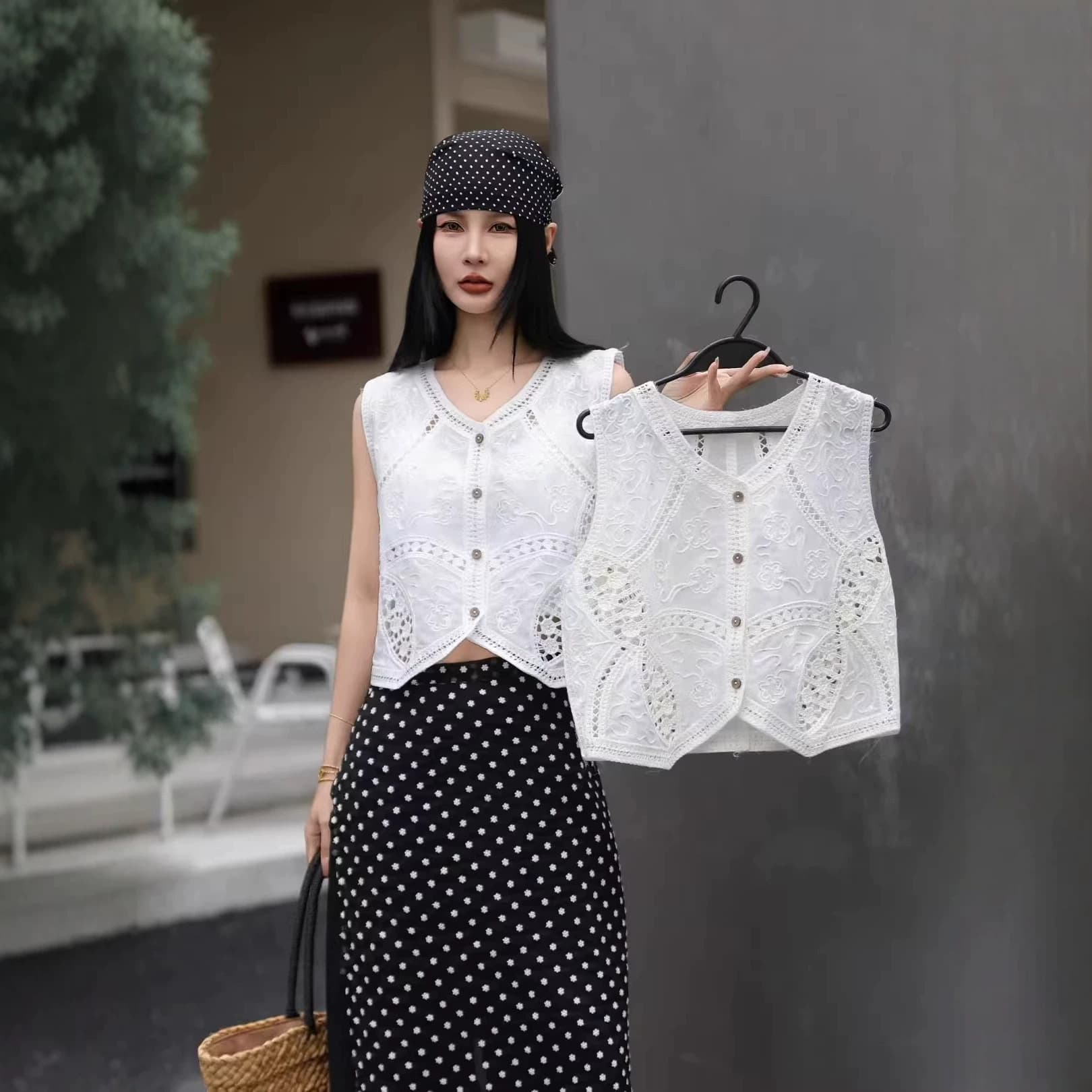 Summer New Fashion Design V-Neck Crochet Hollow Knit Single-Breasted Versatile Sleeveless Vest Top