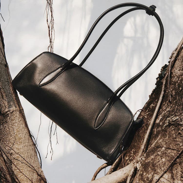 Parisa Wang2026 autumn and winter new cowhide baguette bag sausage bag star's same Gabrielle series bag