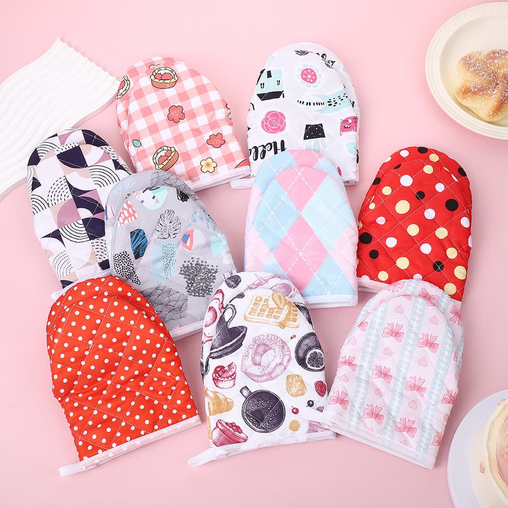 New Duckbill Gloves, Cartoon Print Gloves, Microwave Oven Heat-Proof Baking Gloves, Polyester Cotton Polka Dot Insulated Gloves