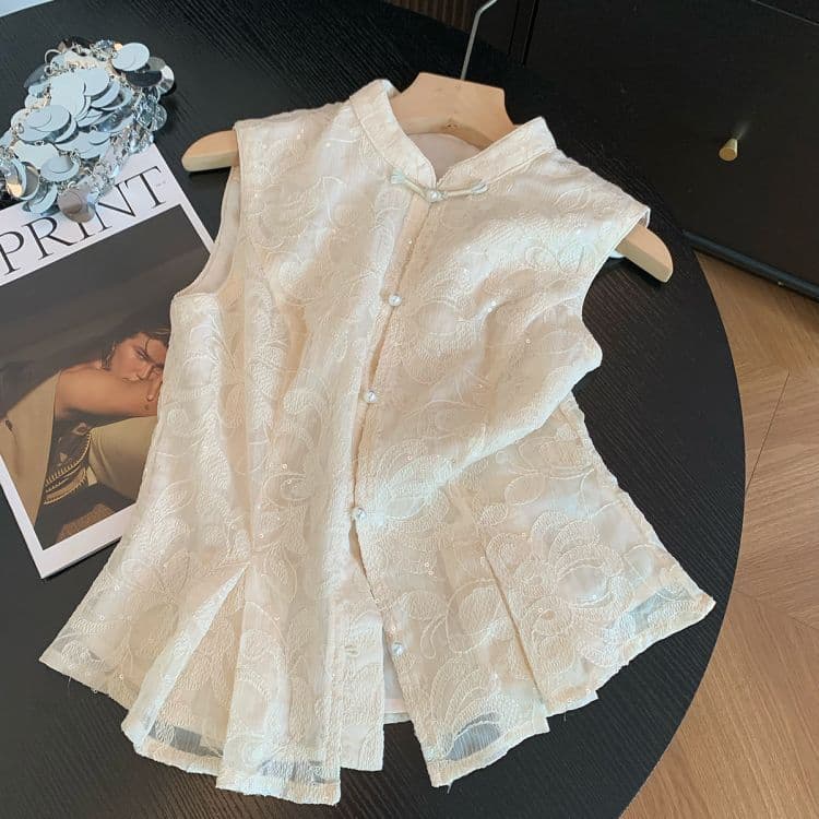 2025 New Women's Sleeveless Lace Short Shirt with Chinese-style Button Design, Slimming Top