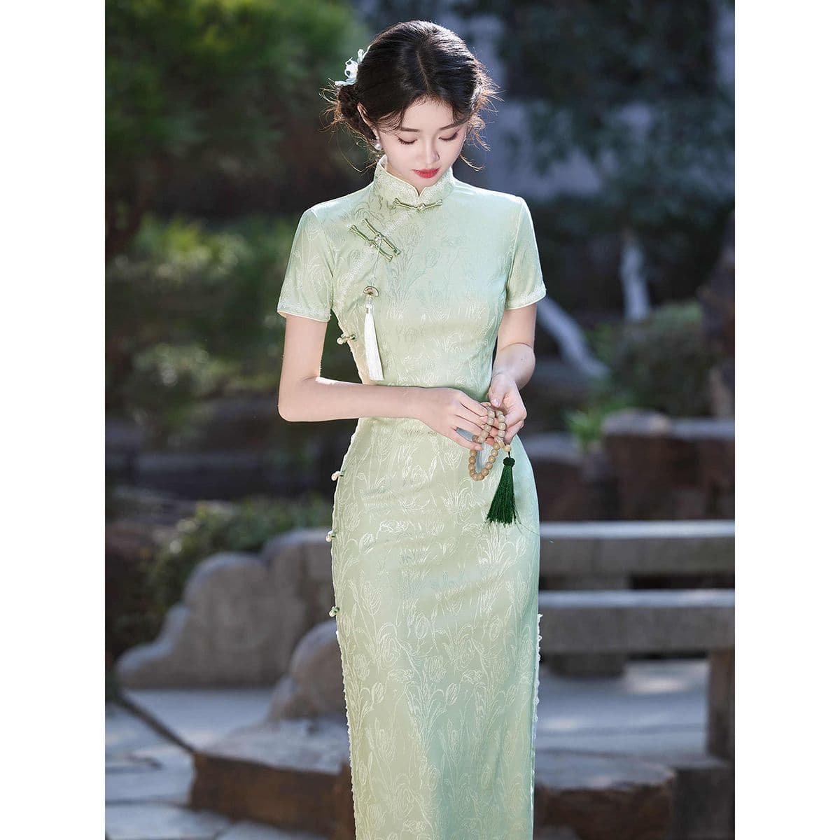 Green Cheongsam Dress for Women, New Chinese Style, Sexy and Slim-Fitting, High-End Engagement Dress, 2026 New Summer Model with a Sense of Sophistication