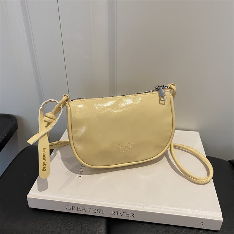 2026 Spring and Autumn Large Capacity Fresh Handbag Simple Casual Shoulder Small Square Bag Women's Versatile Lightweight Crossbody Bag