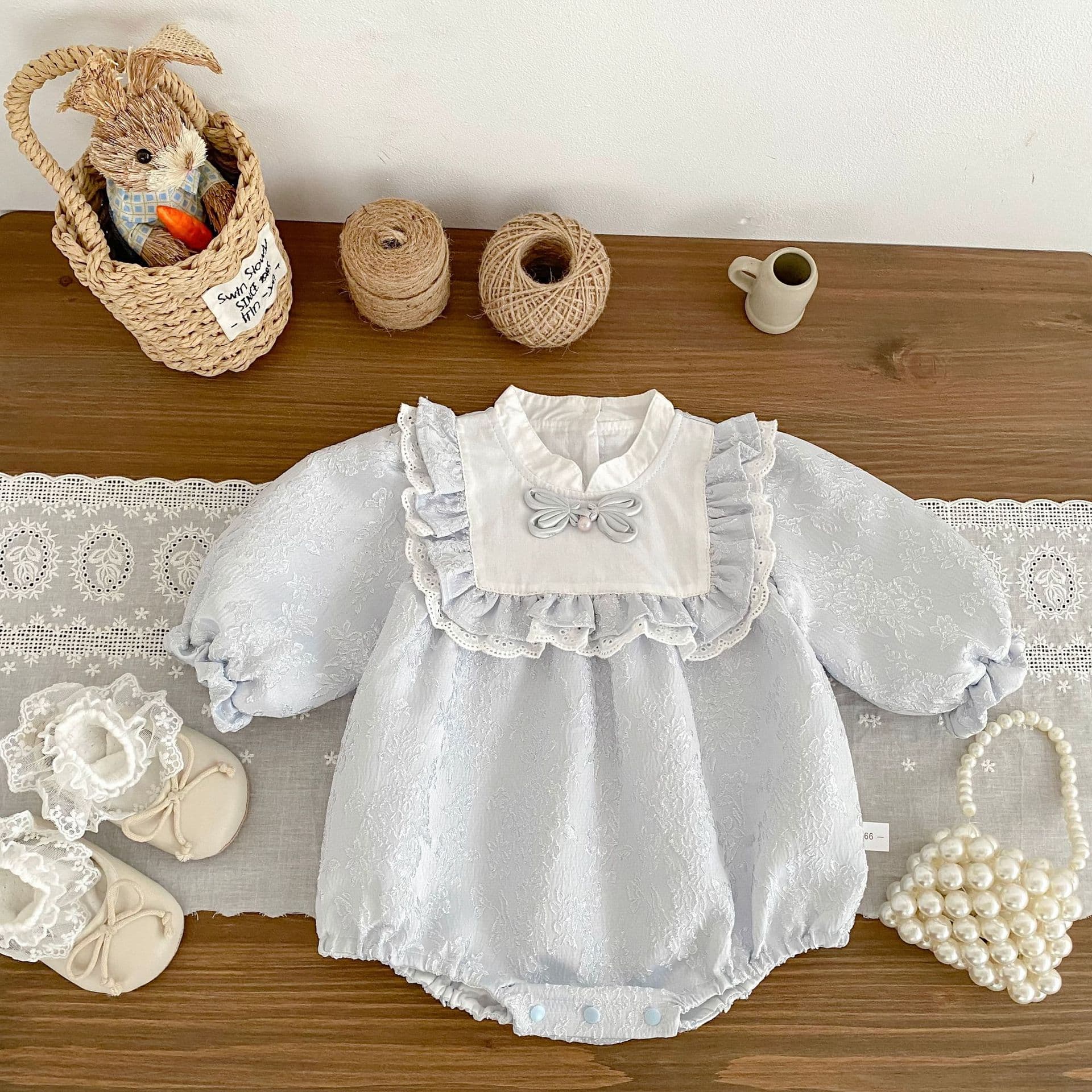 Baby autumn clothes, long-sleeved lace, new Chinese style harem clothes, small fresh 100-day party one-year-old clothes, crawling clothes harem clothes