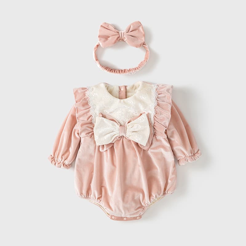 Baby autumn and winter clothes for girls, velvet thickened jumpsuits, category A one-year-old hoodies, velvet wraps, winter