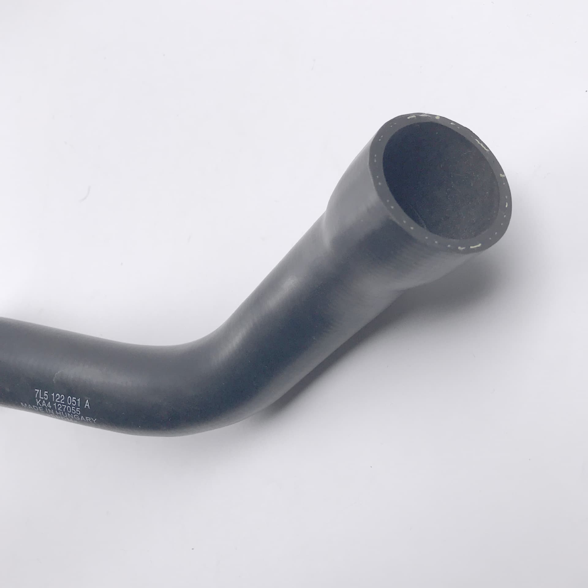 Compatible with Porsche Cayenne Coolant Hose Radiator Lower Hose 95510623800 7L5122051A