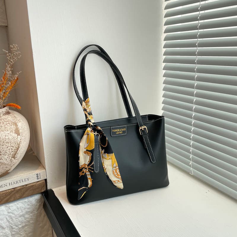 Large-capacity bag for women 2026 winter new style simple and stylish shoulder bag college student bag commuting tote bag
