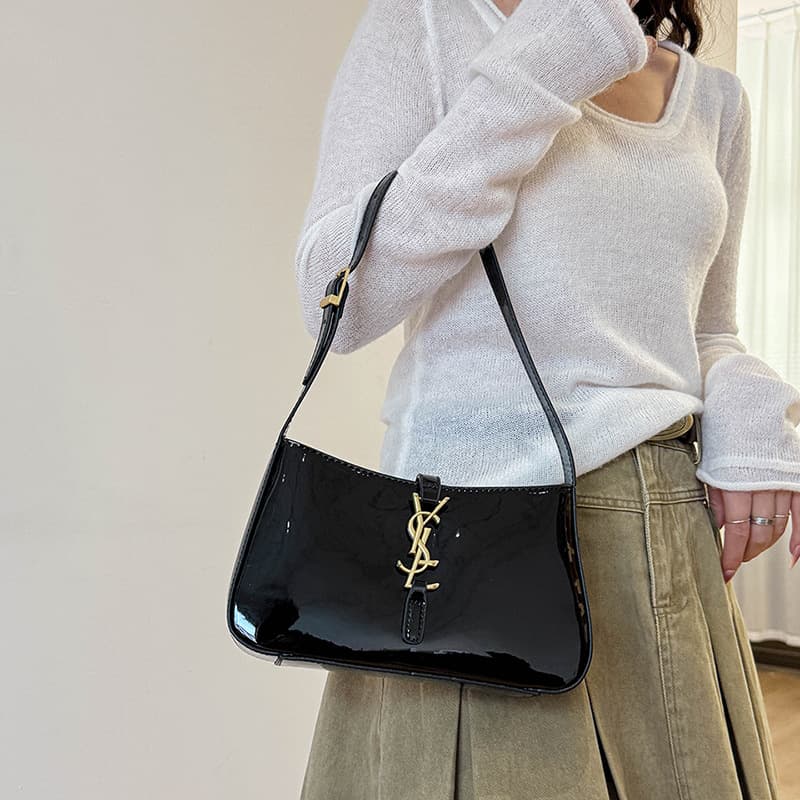 High-end small bag for women 2026 new soft leather internet celebrity armpit bag versatile ladies temperament baguette bag shoulder bag