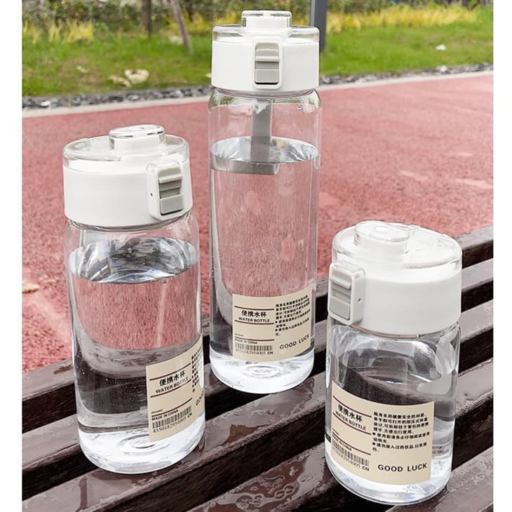 Minimalist Student Water Bottle with Tea Strainer, Transparent Portable Cup, Large Capacity, Heat-Resistant Plastic