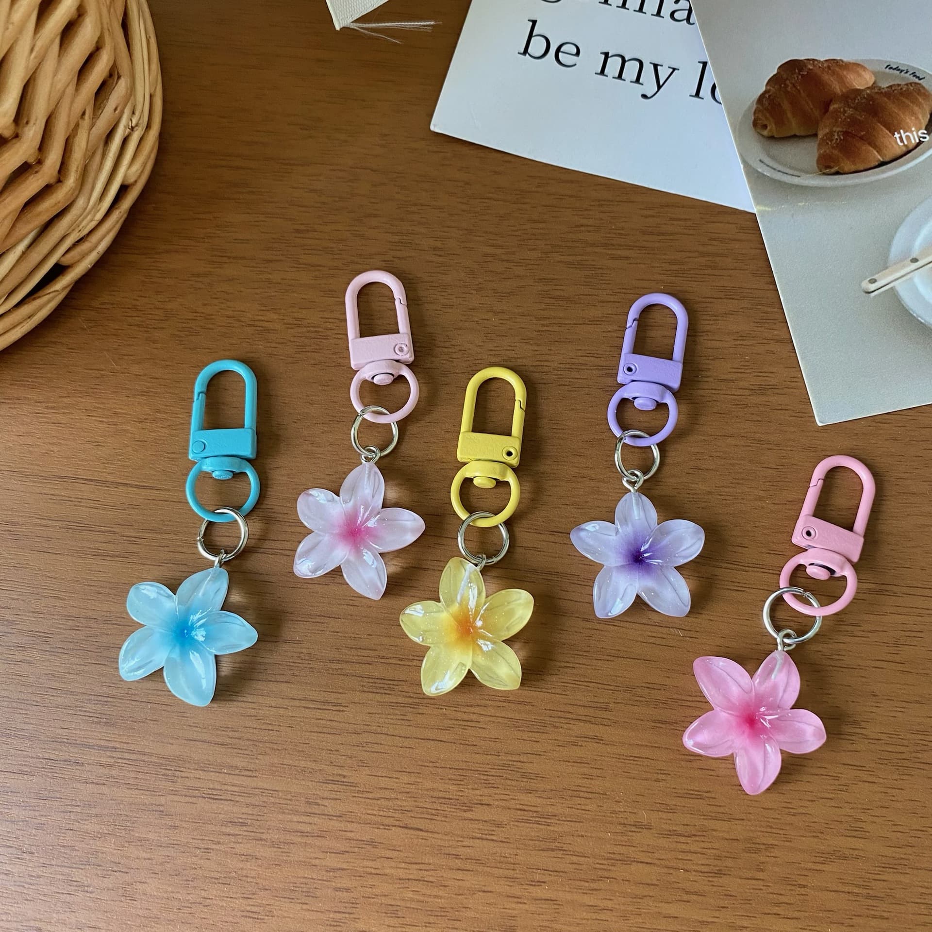 Colorful transparent daisy keychain female ins style cute key pendant bag hanging jewelry headphone bag decoration