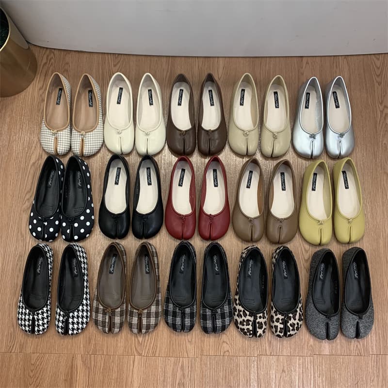Flat Bean Toe Pig Hoof Shoes for Women 2025 Spring Autumn Horse Hoof Split-Toe Thumb Pig Hoof Boat Shoes Red Flats