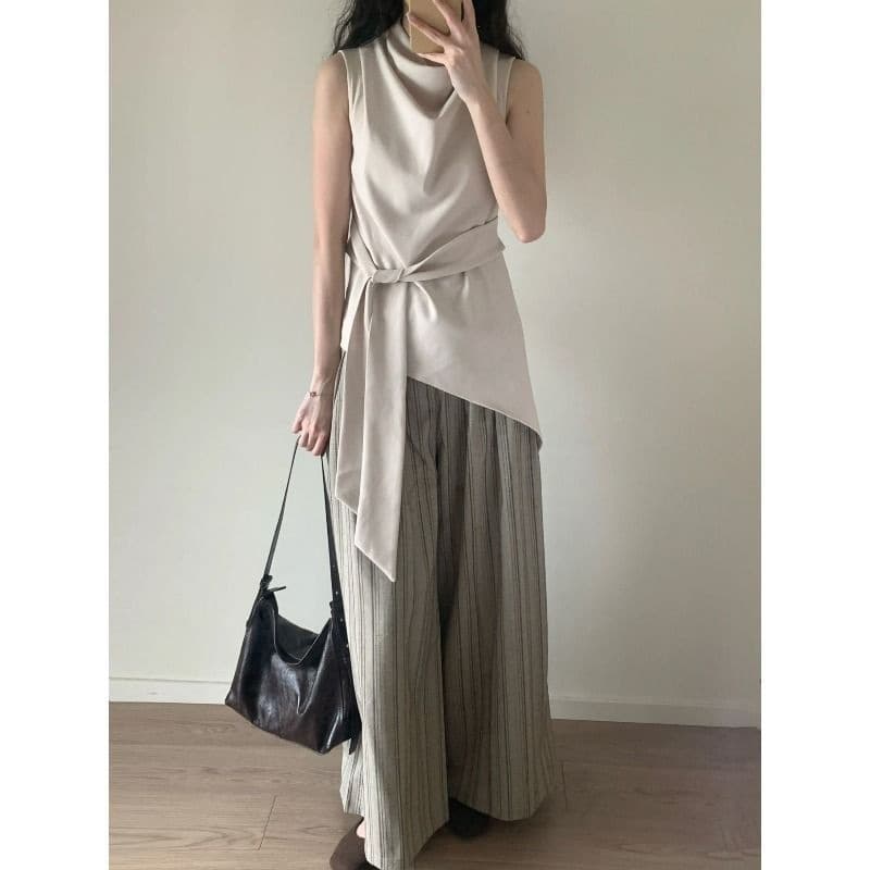 Vintage chic sleeveless top and pants two-piece set for summer 2026