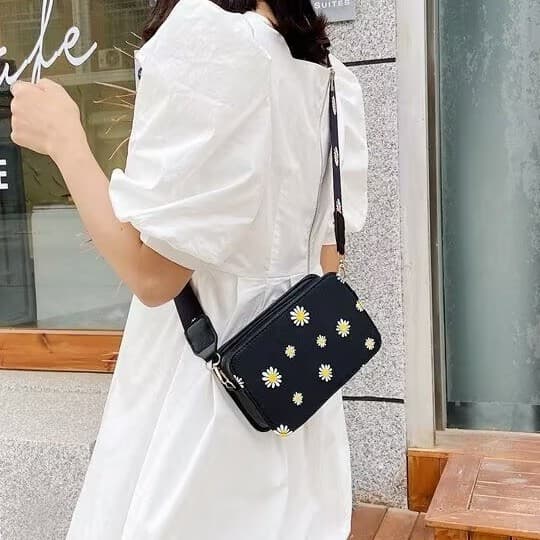 Spring Summer Xiaozou Chrysanthemum Flower Bag Women's Bags 2026 New Fashion Shoulder Bag Stylish Wide Strap Crossbody Bag