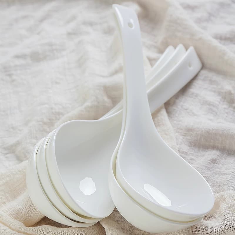 Jingdezhen Ceramic White Long Handle Soup Spoon Bone China Soup Spoon Underglaze Color Large Rice Spoon Household