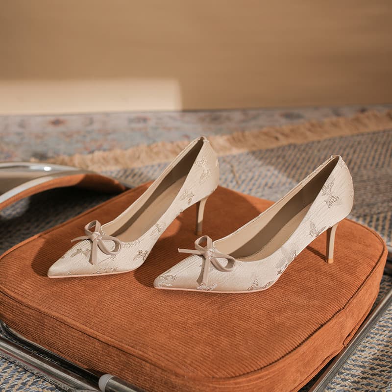 Qianlihu Classical Book Style Cheongsam Women's Shoes with Thin Heels, Pointed Toe, High Sense Bow Silk Satin High Heels Wholesale