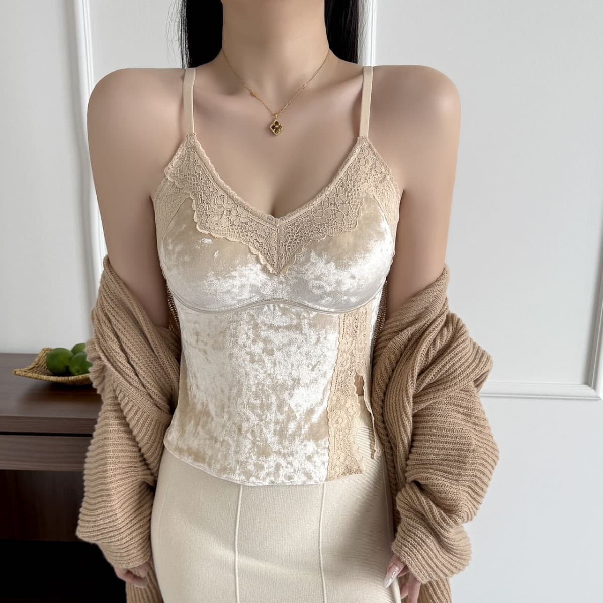 Autumn/Winter French Sexy Velvet Lace Camisole Bra Design, Diagonal Slit with Padded Bra, Plus Size Women's Vest