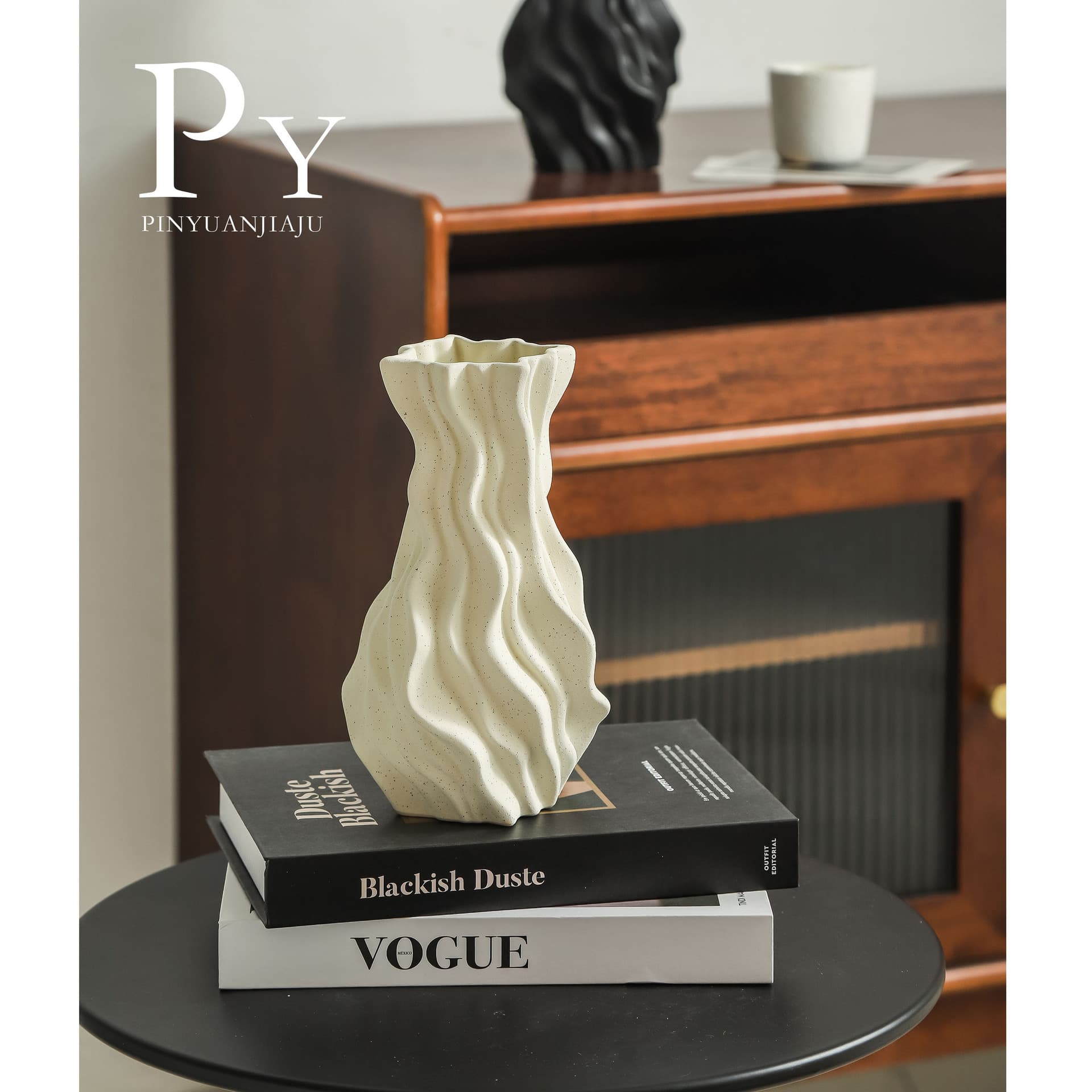Retro pleated ceramic vase, modern Nordic flower arrangement, high-end entrance hall, living room and office decoration, light luxury ornaments