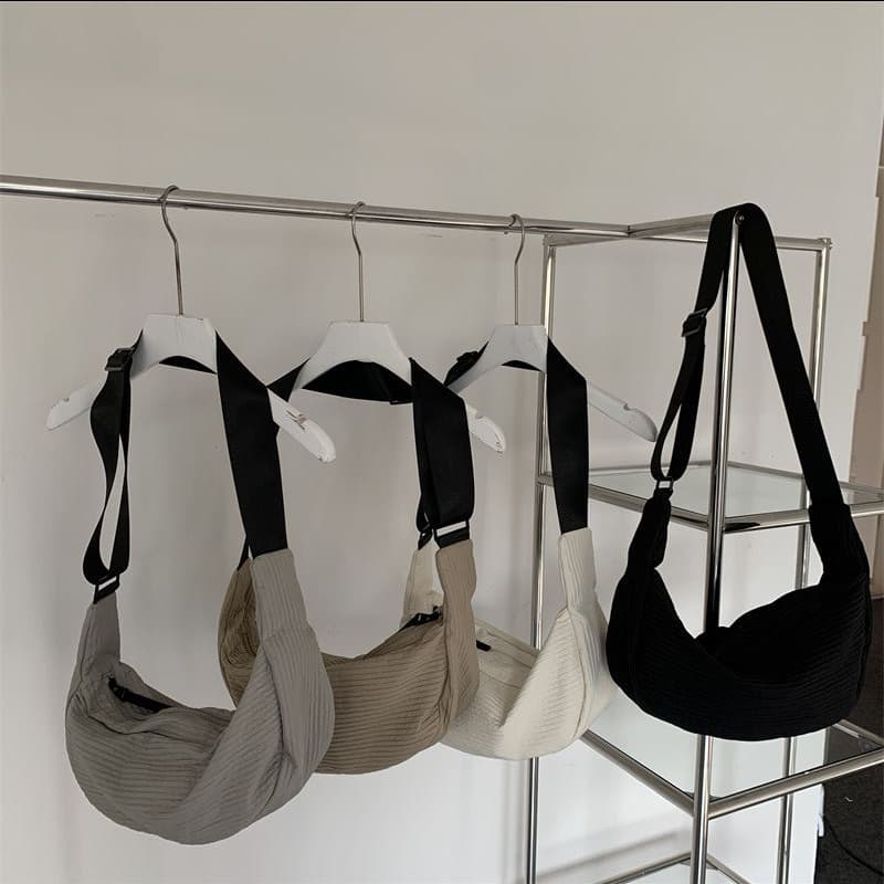 Women's New Japanese Style Single Shoulder Pleated Dumpling Bag Moon Bag Simple Casual Niche Women's Bag Couple Bag