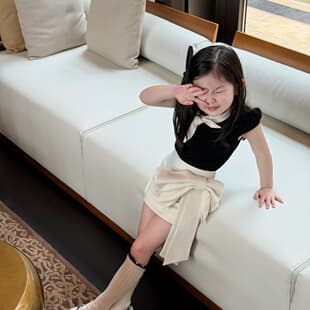 Girls' Summer Set New Arrival, Stunningly Sweet Audrey Hepburn Style Bubble Sleeve Top with Bow Skirt