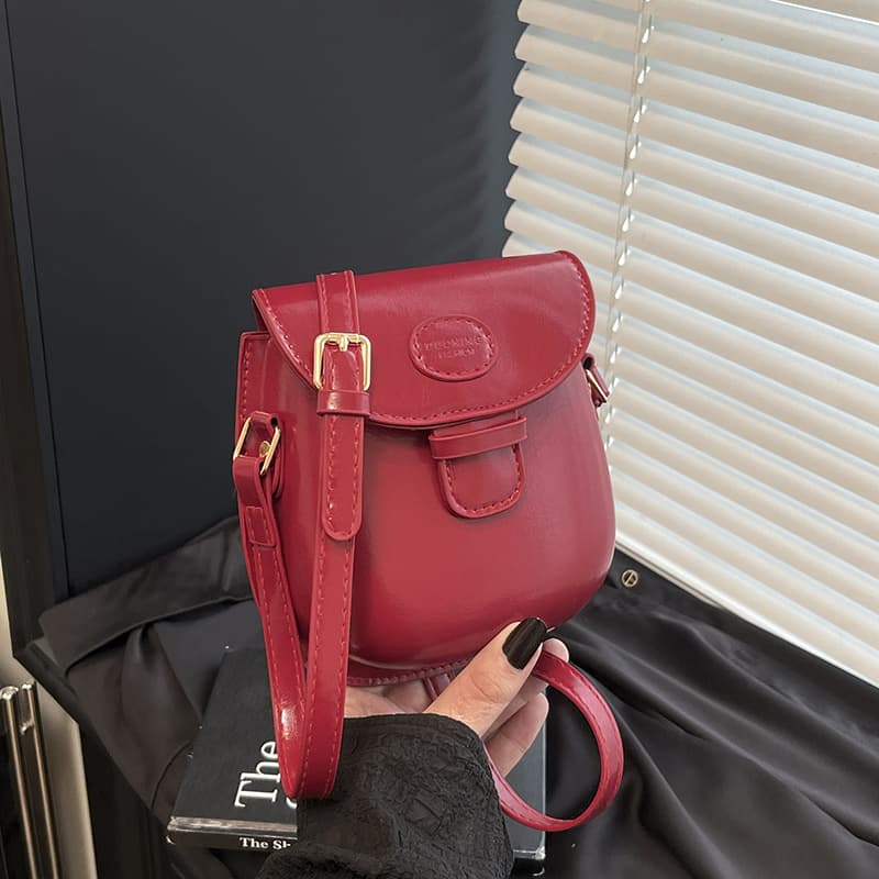 Textured Large Capacity Pendant Bag for Women Autumn 2025 New Casual Korean Style Vertical Drawstring Fashionable Crossbody Underarm Bag