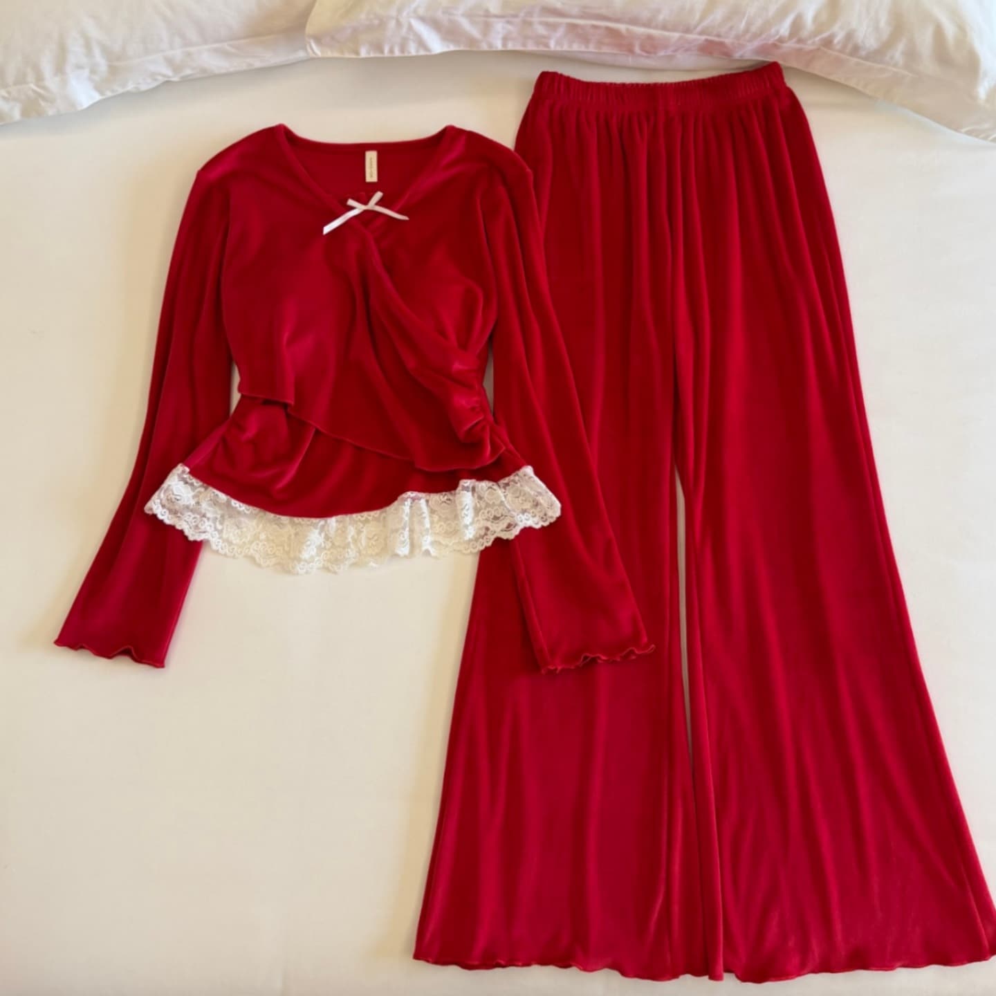 Women's Island Velvet Pajamas for Spring, Autumn, and Winter, Long-Sleeved, Premium, Soft, Double-Sided Warm Velvet with Chest Pad, All-in-One Homewear