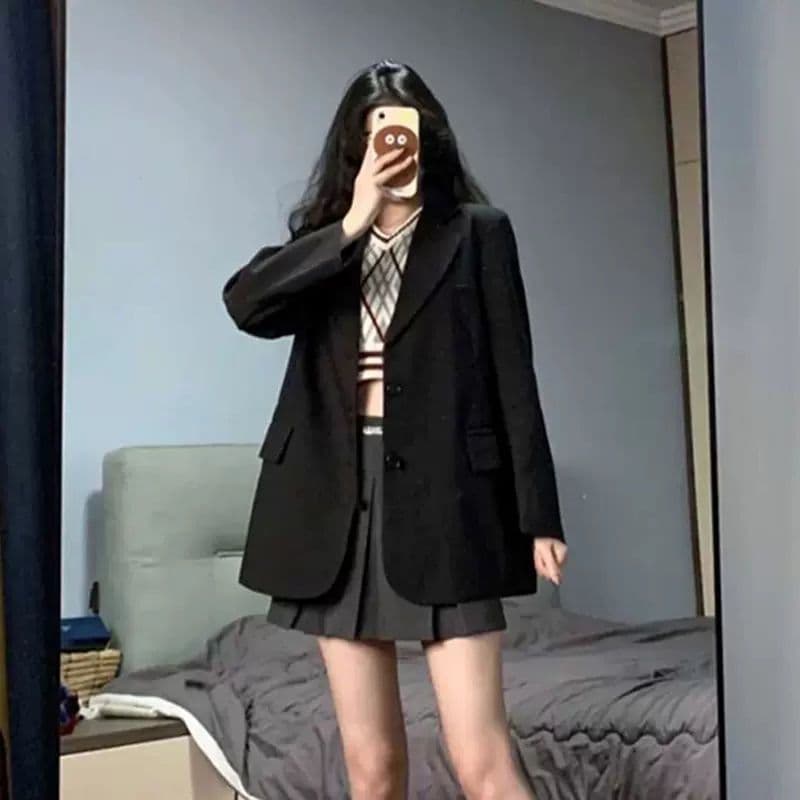 Women's casual black suit jacket, new spring/autumn 2025 style, Korean style, upright shoulder, trendy suit with shoulder pads.