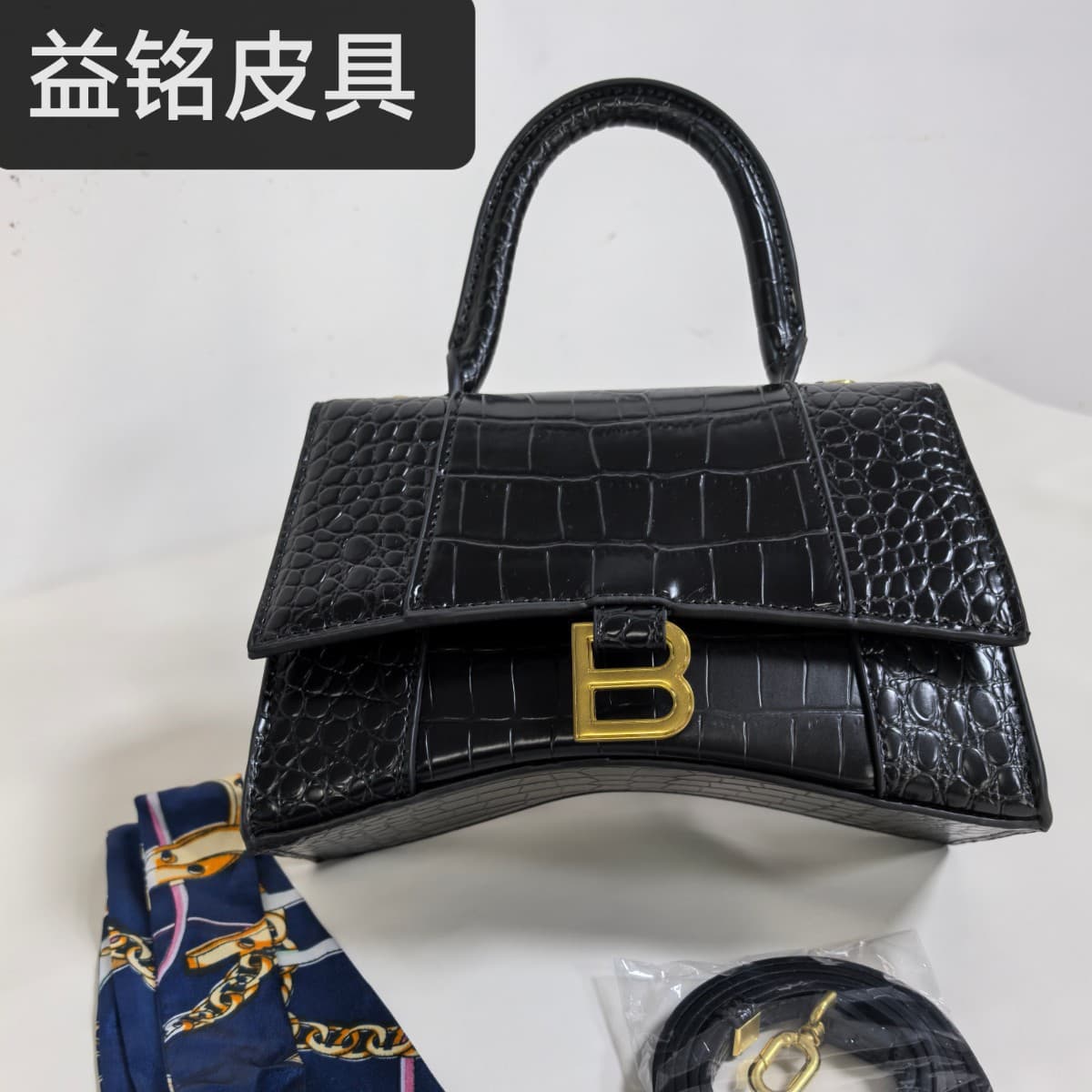 High-end hourglass bag handbag small bag 2026 new commuter versatile cross-body women's bag soft leather small square bag splicing