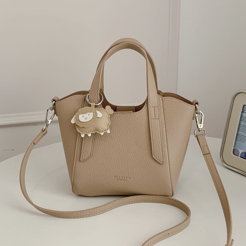 New Style Basket Wing Handbag for Women, Shoulder Crossbody Tote, Niche Design Premium Texture Commuter Bag