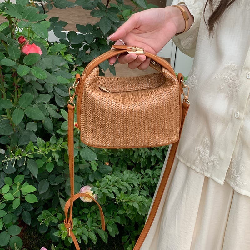 Woven bag 2024 crossbody bag ins summer vacation style straw bag contrast color portable shoulder bag women's street ins style