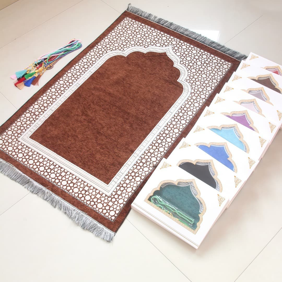 Agent specializing in square box rugs, floor mats, woven jacquard thin carpet gift boxes, 99 beads set, wedding