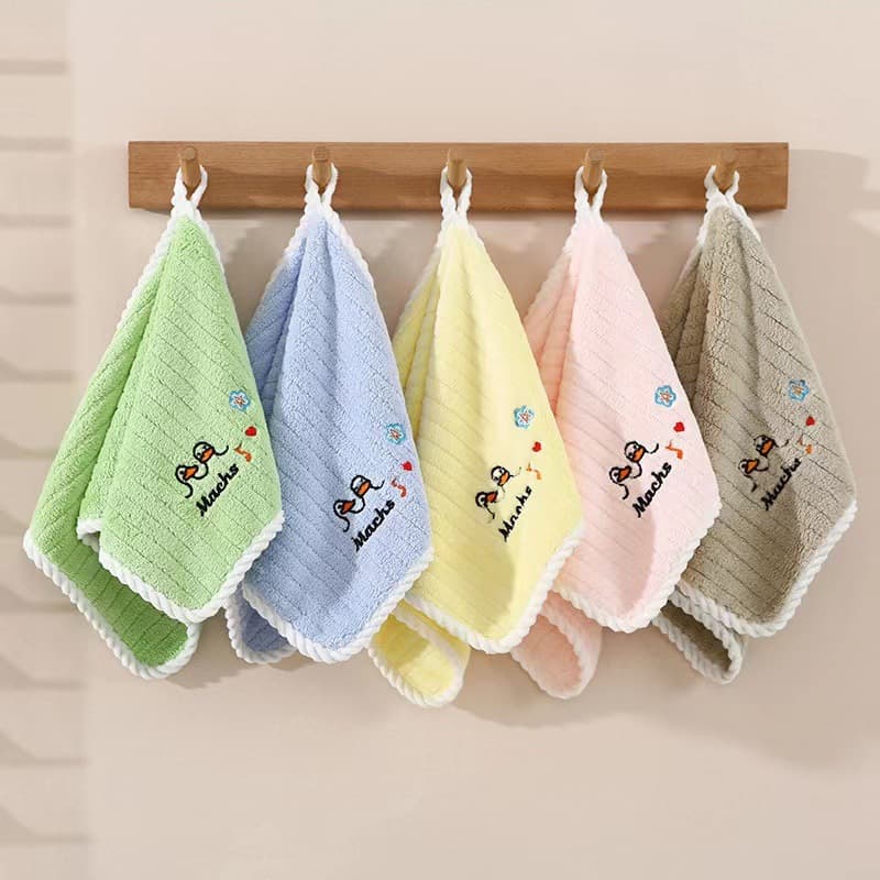 Kindergarten baby square towel wholesale, soft and absorbent face and hand towel, hangable children's towel, household face towel