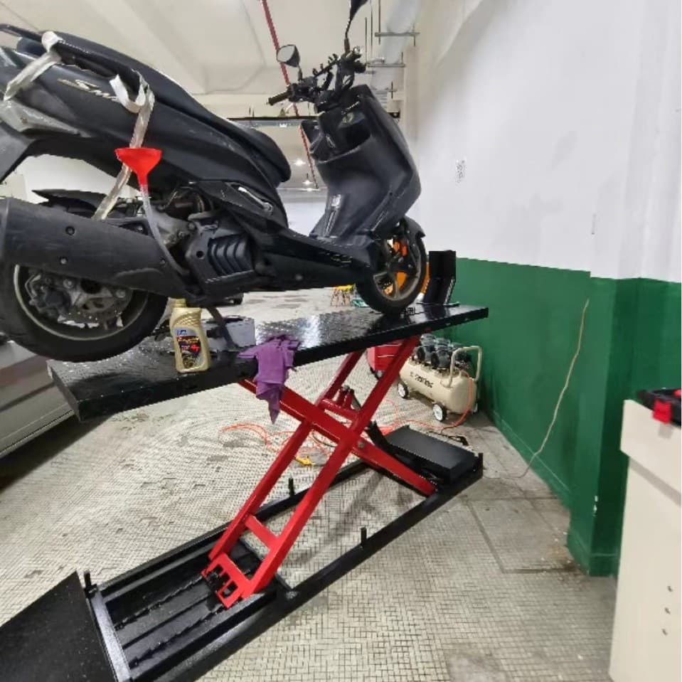 Motorcycle maintenance lifting platform Electric motorcycle repair landing gear vehicle hydraulic lifting workbench maintenance