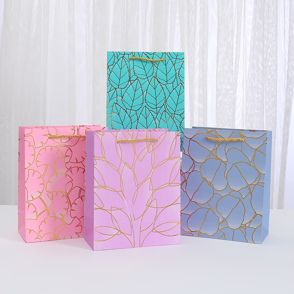 Hot stamping white cardboard bag wholesale shopping bag geometric pattern handbag printing party candy packaging bag gift bag