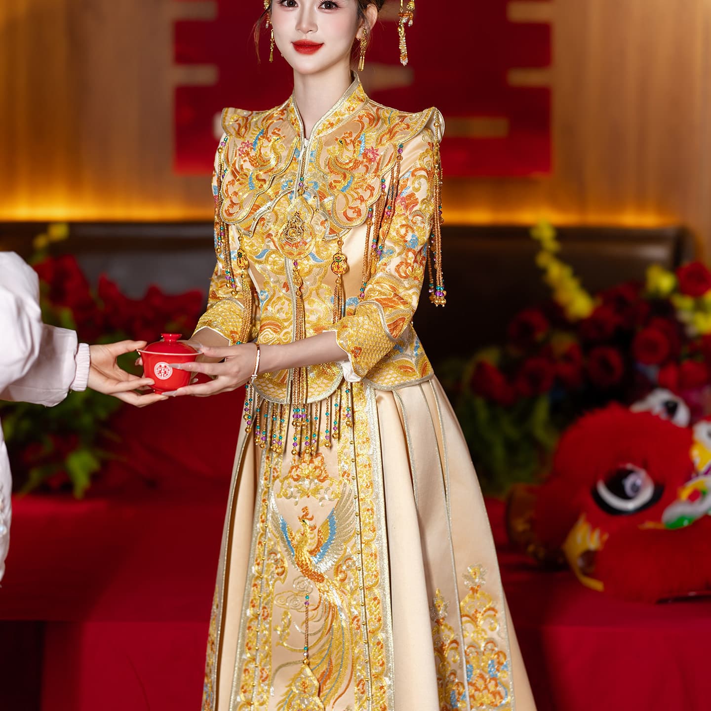 Xiuhe Suit Luxurious Gold Wedding Dress 2026 New Style Bride Dragon and Phoenix Embroidered Advanced Outfit Phoenix Crown and Shawl