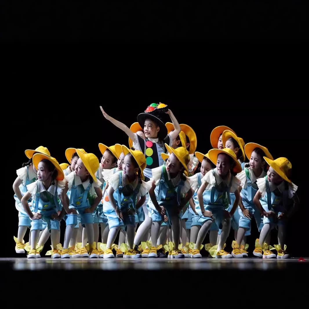 The 12th Xiaohe Style We Will Cross the Road Performance Costumes Children's Overalls Kindergarten Dance Costumes