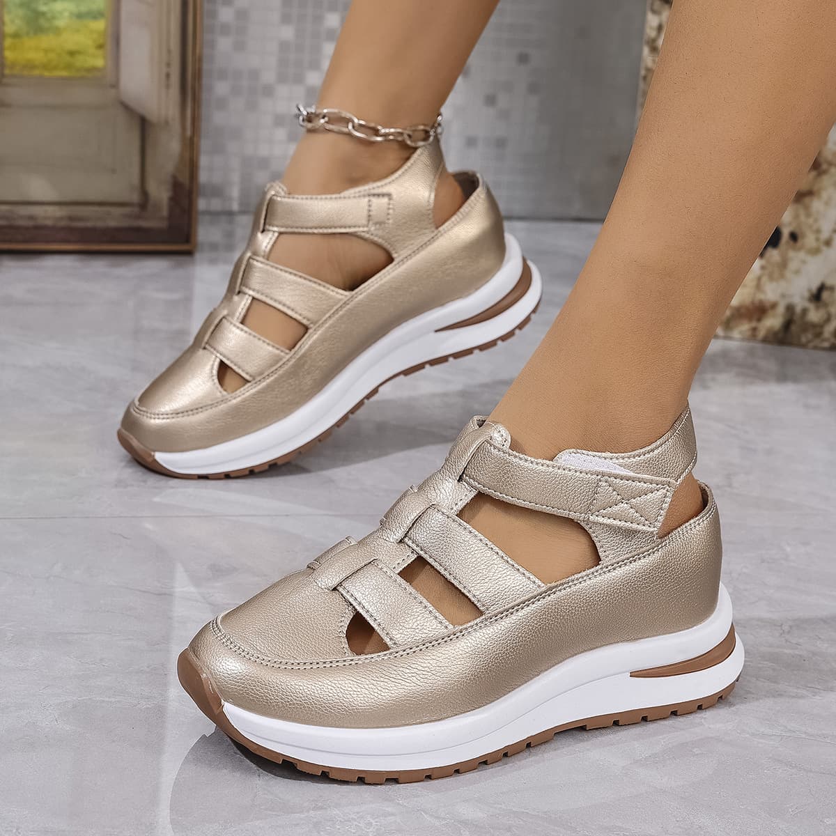 New Summer Closed-Toe Sandals for Women 2025 Hollow Breathable Women's Shoes Export Large Size Platform Thick Sole Velcro Women's Shoes