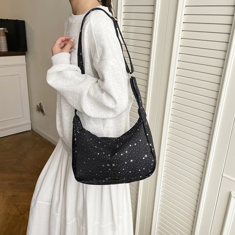 Large-capacity canvas armpit bag for women 2026 new trendy niche design fashion cross-body bag commuter tote bag