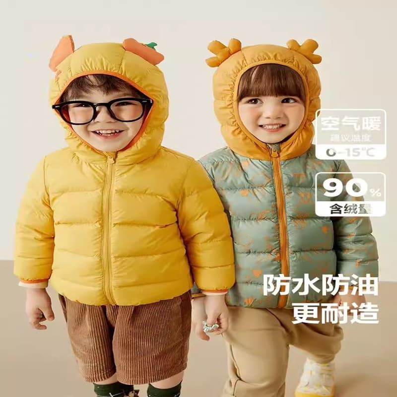 Same style as those in shopping malls, 2025 winter new style down jackets for boys and girls, lightweight and three-proof down coats for babies.