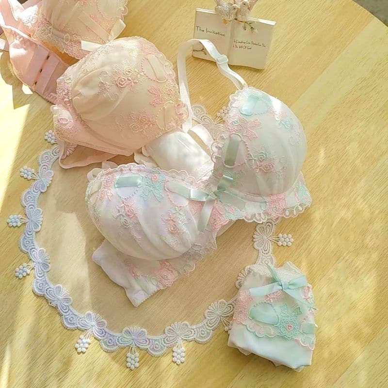 Long-term supply of Japanese ribbon embroidered fairy cute student rimless girl push-up comfortable bra set