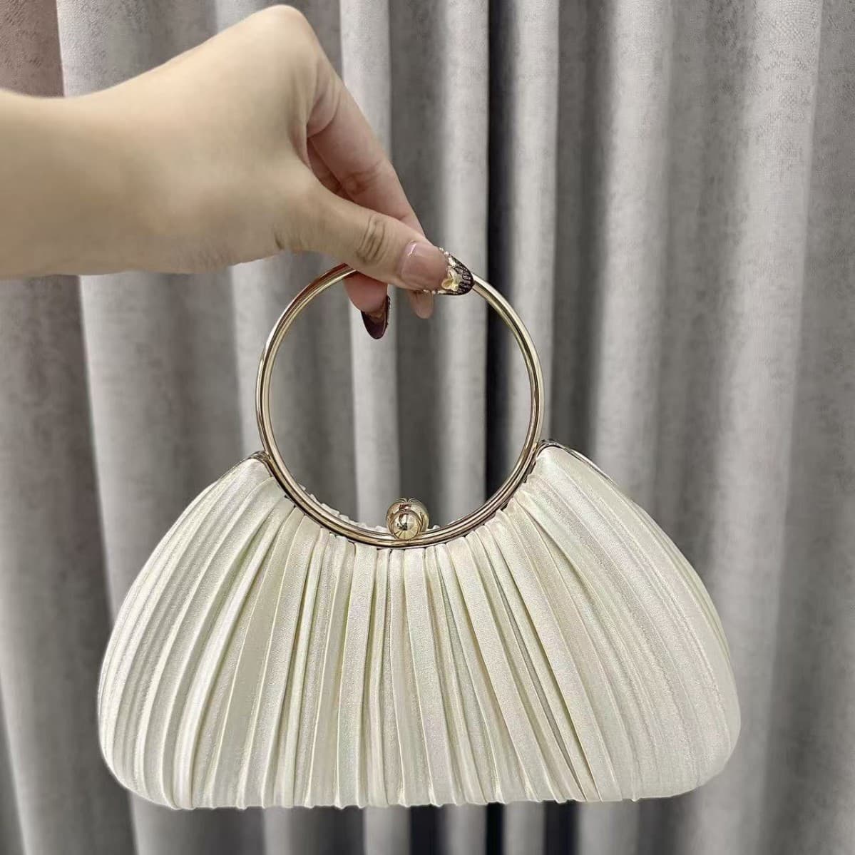 Cross-border Hot Fashion Beige Pleated Evening Bag Elegant Cheongsam Bag Round Ring Banquet Bride Bag Chaozhou Source Factory