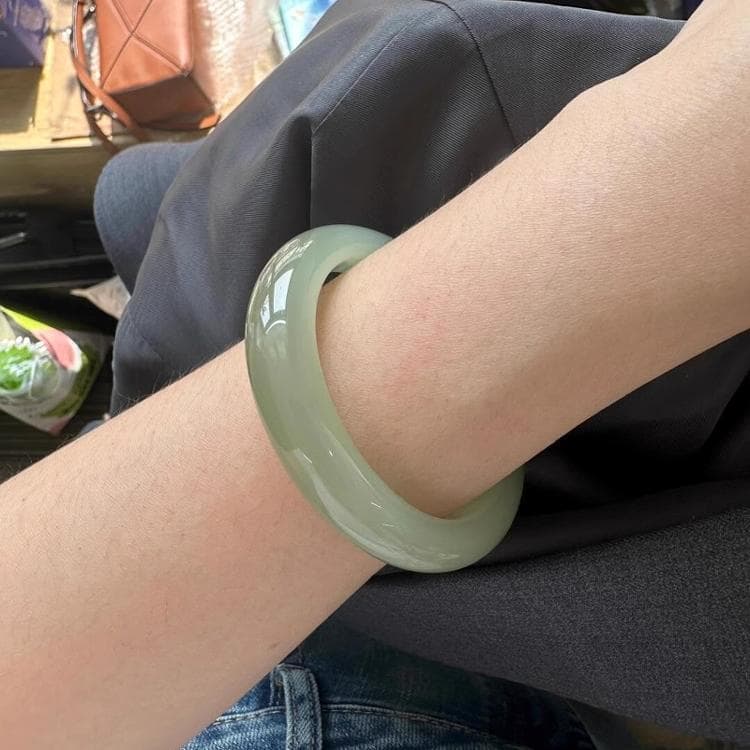 Xinjiang Hetian jade clear water bracelet, a substitute for green and white jade, women's agate, chalcedony, grape flesh color, green grape color, icy and translucent.