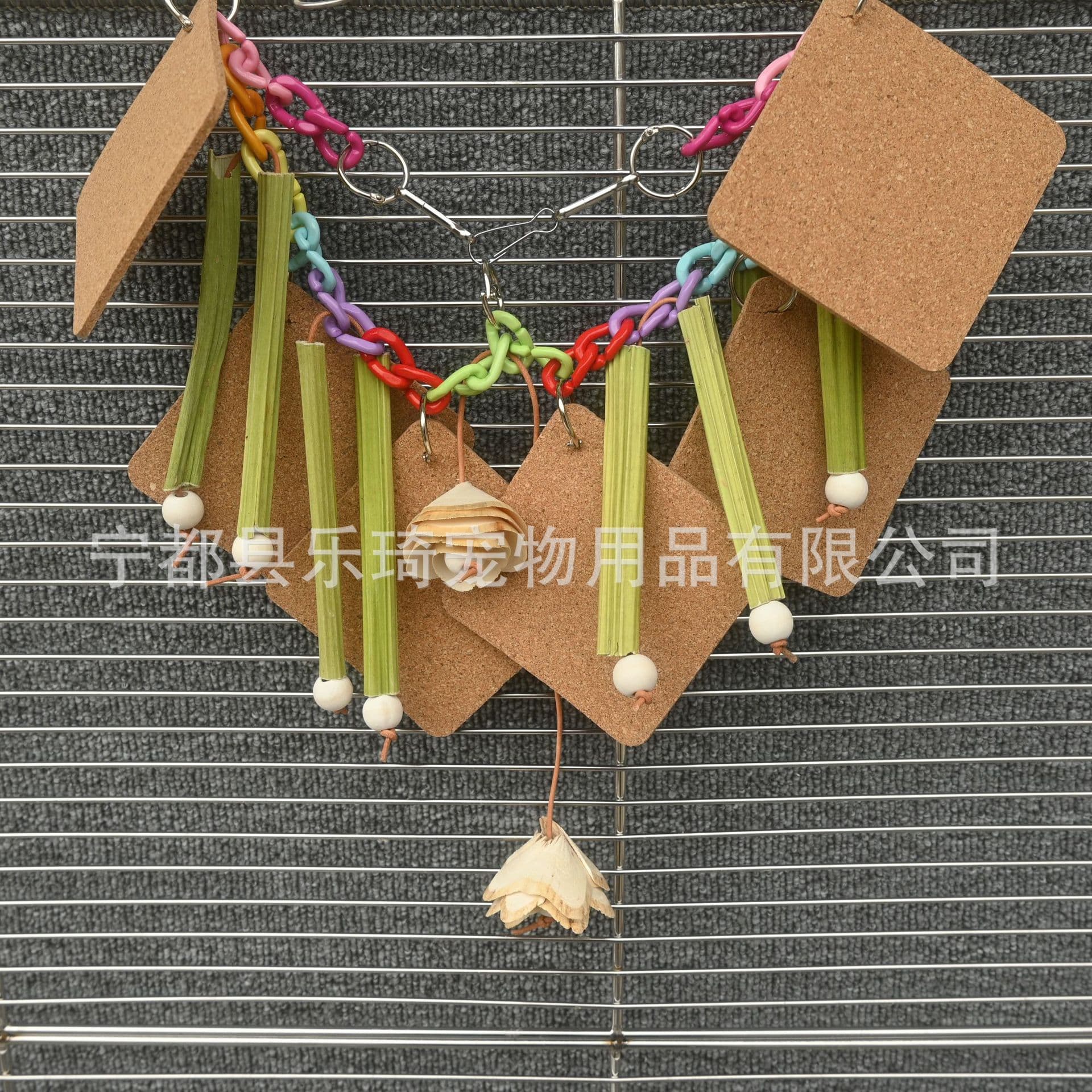 Parrot Cork Stress-Relief Climbing Toy, Bird Play Toy with Papaya Stems and Wood Chips, Chewing and Beak Grinding Toy, Wholesale