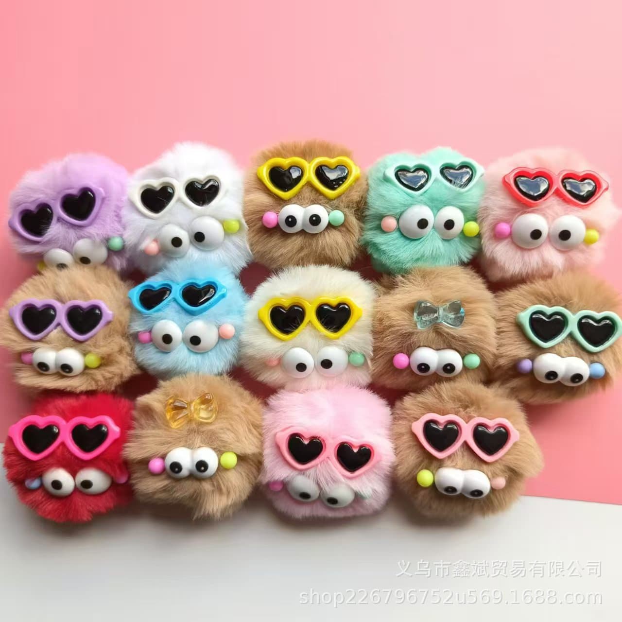 DIY Crocs Accessories: Cute plush toys, soot sprites, pom-poms, detachable buckles, shoe decorations, and shoe accessories.