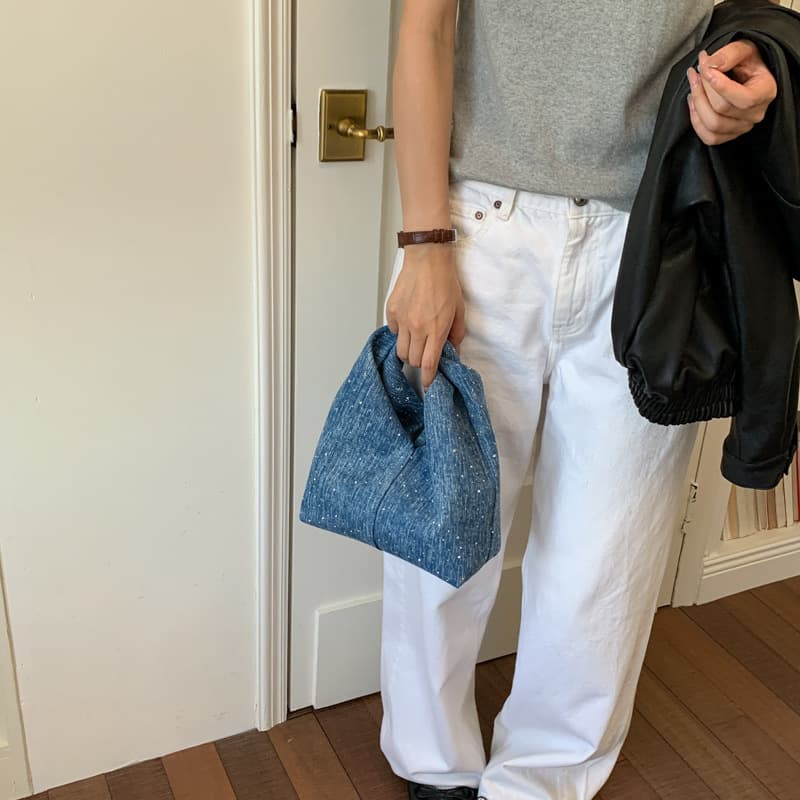 2026 new fashion denim handbag women's niche design pleated cloud bag casual versatile wrist bag