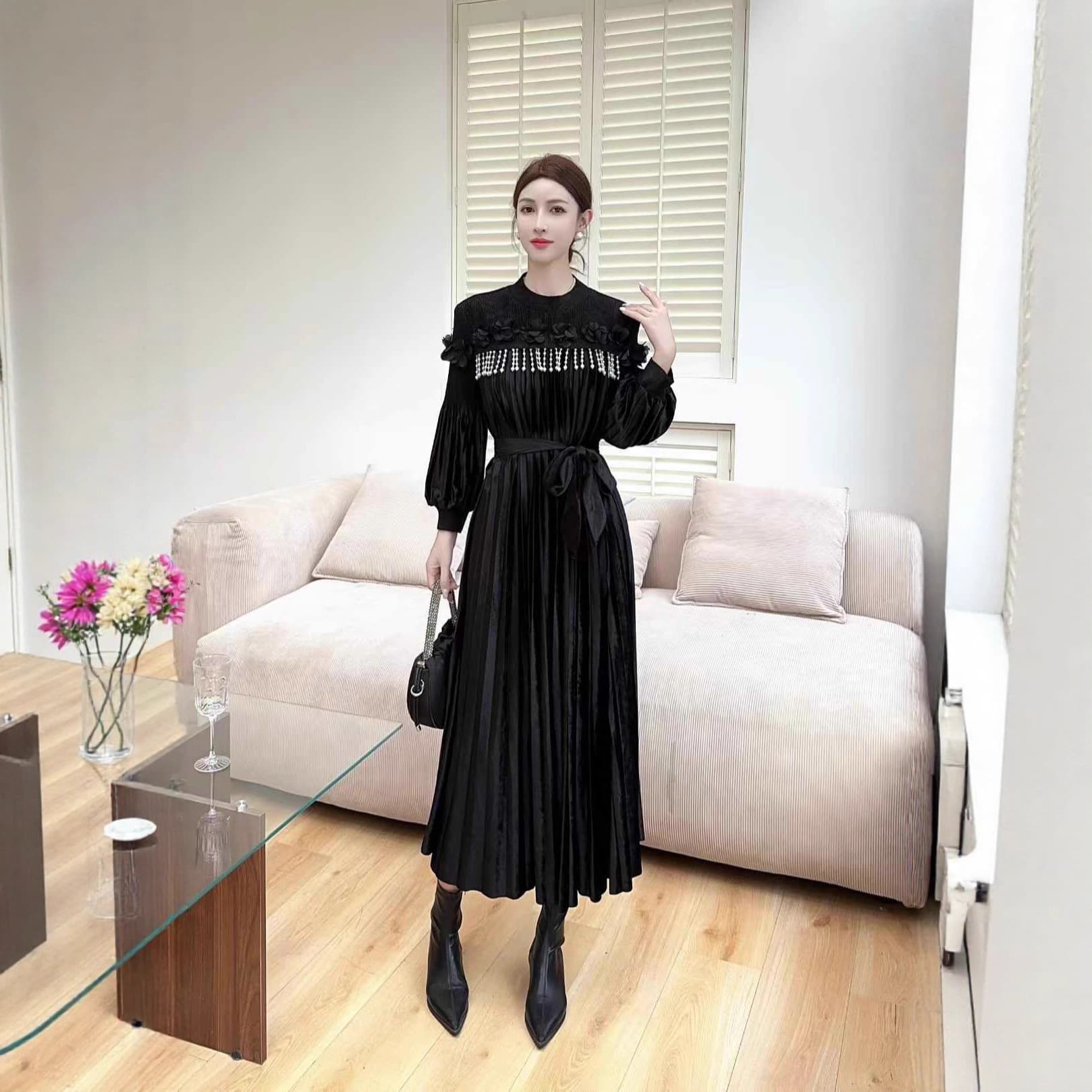 Miyake Pleated High-End Velvet Plus Size Dress, Fashionable Loose Elegant European and American Cross-Border French Long Dress